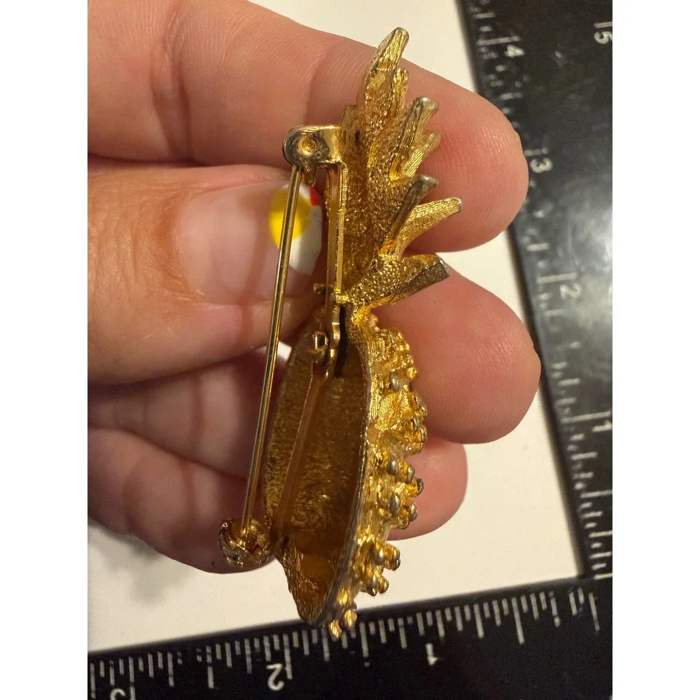 Vintage Gold Tone Pineapple Brooch Textured Tropical Fruit Pin Accessory